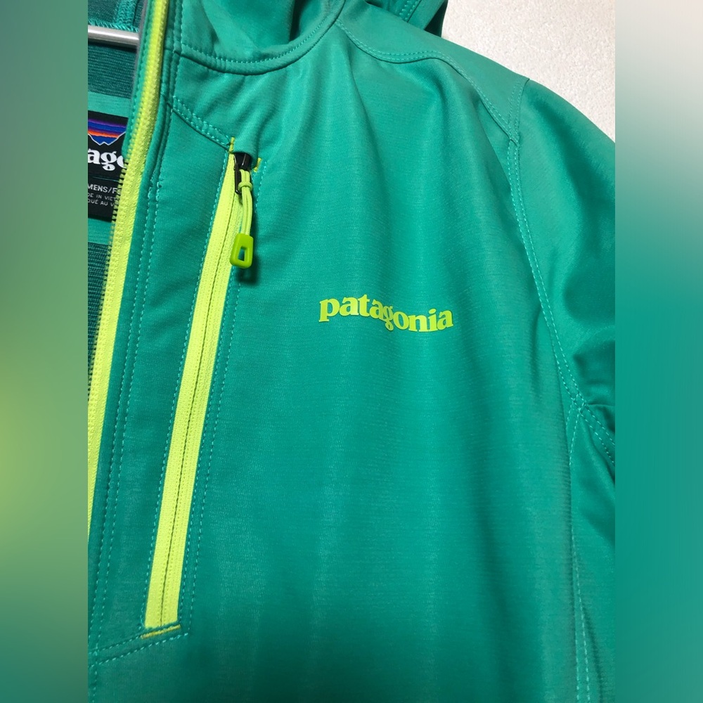 Patagonia Green Hooded Softshell Jacket with Yellow Accents - Picture 7 of 12